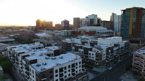 Apartments-and-condos-in-downtown-Phoenix,-Arizona-at-sunset