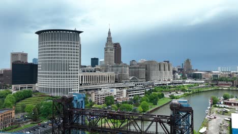 Carter-Road-Bridge-with-Cleveland,-Ohio-skyline-in-the-background