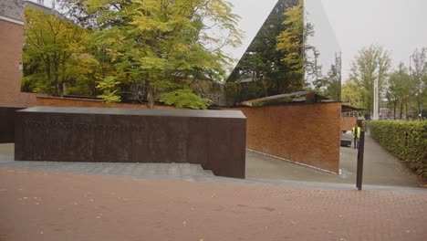 Entrance-of-the-National-Holocaust-Names-Memorial-in-Amsterdam,-the-Netherlands
