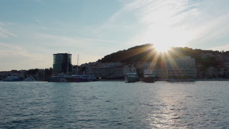 Yachten-Im-Hafen-Von-Split-Bei-Sonnenuntergang