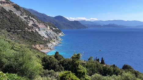 Panoramablick-Auf-Die-Verlassene-Asbestmine-Fabrik-Von-Canari-Auf-Der-Insel-Korsika,-Frankreich