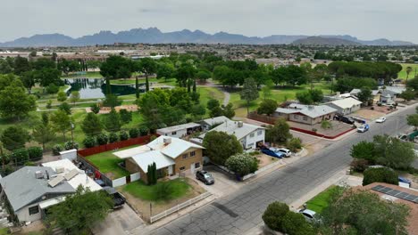 Houses-and-homes-in-neighborhood-with-city-park-in-background-in-Southwest-USA