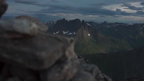 El-Pico-Grytetippen-Reveló-Las-Majestuosas-Montañas-De-Breitinden-En-Noruega
