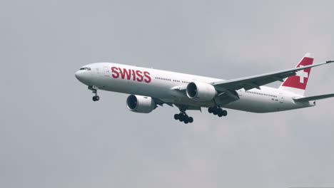 Swiss-Air-Boeing-777-prepare-for-Landing-at-Suvarnabhumi-Airport,-Thailand