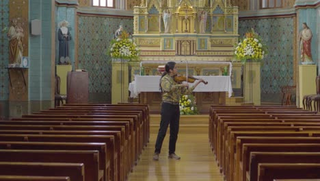 Violin-Performance-at-Medalla-Milagrosa-Church-in-Ecuador