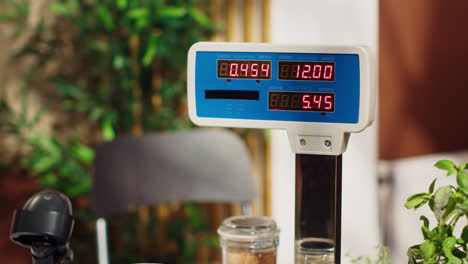 Electronic-scale-in-zero-waste-store