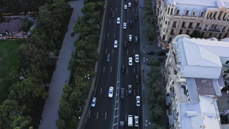 Aerial-view-of-busy-road-and-traffic-jam-in-Baku-city,-Azerbaijan