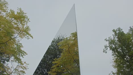 Tree-reflecting-in-mirror-at-the-National-Holocaust-Names-Memorial-in-Amsterdam,-the-Netherlands