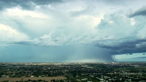 Video-De-Hiperlapso-De-Drones-De-Las-Nubes-De-Un-Día-De-Tormenta-En-El-Valle-Del-Río-Grande-En-Mcallen,-Texas