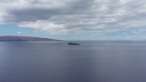 Aerial-close-up-push-in-shot-of-Molokini-Crater-and-the-sacred-island-of-Kaho'olawe-off-the-coast-of-South-Maui,-Hawai'i