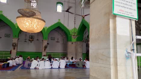 Madasha-Musulmana-En-La-Mezquita-Para-La-Educación-Desde-Diferentes-ángulos.-El-Video-Fue-Tomado-En-Khwaja-Gharib-Nawaz-Dargah-Sharif-En-Ajmer-Rajasthan-India-El-19-De-Agosto-De-2023.