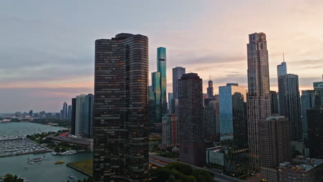 Aerial-view-away-from-the-lakefront-of-the-Streeterville-skyline,-dusk-in-Chicago