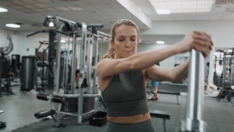 Focus-caucasian-woman-exercising-with-barbell-in-the-gym.