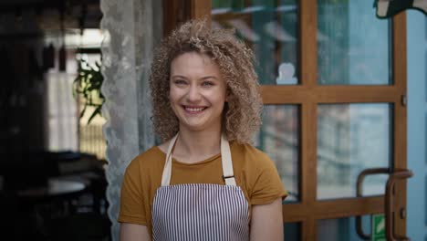 Portrait-of-young-caucasian-waitress-in-the-bakery.