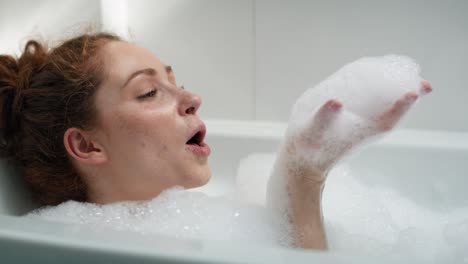 Caucasian-redhead-woman-taking-a-bath.