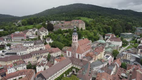 Aerial-view-of-Collegiate-Church-Stiftskirche-in-Baden-Baden,-Germany,-orbiting