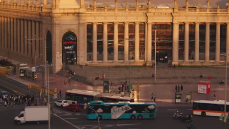 Busy-street-of-Placa-d'Espanya-Square-at-sunset