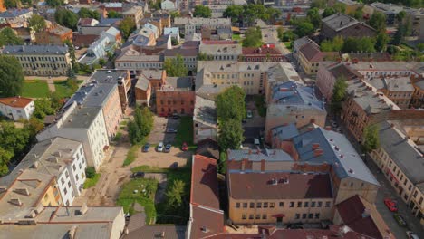 Edificios-Residenciales-Y-Comerciales-De-Daugavpils,-Letonia,-Vista-Aérea.