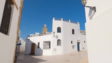 Pintorescas-Casas-Blancas-En-La-Kasbah-De-Los-Udayas,-Marruecos