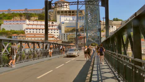 Pedestrians-And-Traffic-On-Lower-Deck-Of-Dom-Luis-I-Bridge-In-Porto,-Portugal