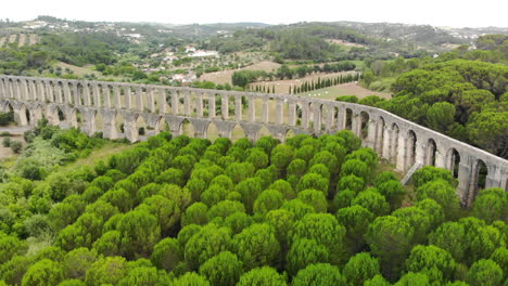 Aqueduct-of-the-Convent-of-Christ-stands-out-above-the-treetops