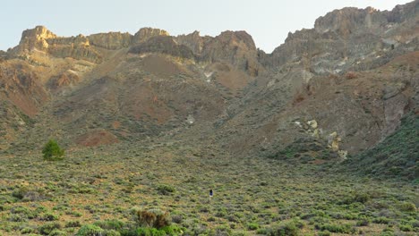 Vista-Panorámica-De-La-Formación-Montañosa-En-El-Parque-Nacional-Del-Teide
