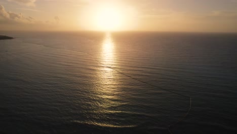 Luftaufnahme-Der-Majestätischen-Meereslandschaft-Bei-Sonnenuntergang-Entlang-Der-Faszinierenden-Küste-Mexikos,-Tropisches-Paradies,-Reise--Und-Impfkonzept