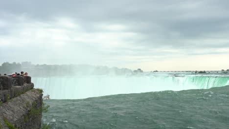 Tourists-Visiting-Niagara-Falls,-Travel-Destination-In-Canada