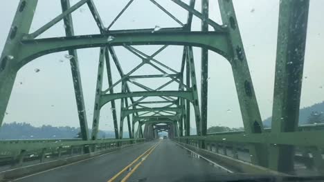 Driving-On-Umpqua-River-Bridge-On-A-Rainy-Day-In-Reedsport,-Oregon,-USA