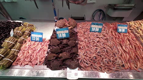 Fresh-Seafood-Display-For-Sale-with-Price-Tags-in-Sevilla,-Spain