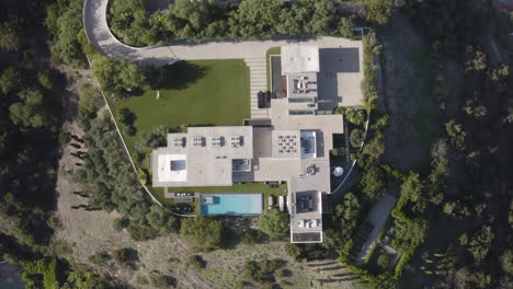 4K-top-down-view-of-futuristic-mansion-in-Beverly-Hills-California
