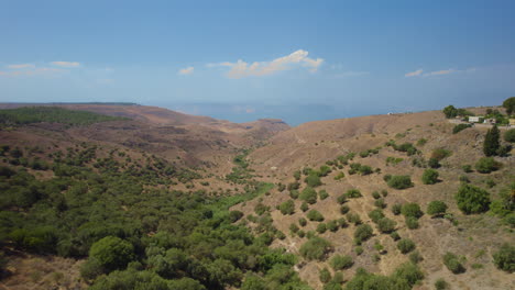 Ein-Peak---spring-in-the-south-of-the-Golan-Heights-area-and-a-remains-of-Syrian-village,-close-to-Kibbutz-Afik---Sea-of-Galilee-in-the-background