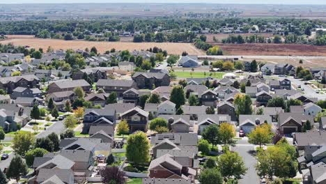 Evans-Colorado-suburbs-2023-clean-fall-air-and-crisp-colofs
