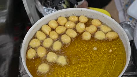 Luqaimat-balls,-the-most-popular-Emirati-desserts,-are-being-prepared