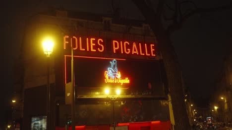 Folies-Pigalle-Disco-Ist-Ein-Pulsierender-Und-Immersiver-Nachtclub-Im-Lebhaften-Pariser-Stadtteil-Pigalle