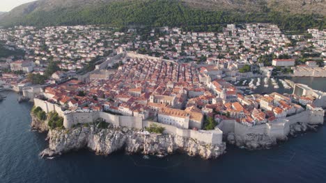 Touristic-and-historic-Dubrovnik-Old-Town-on-Dalmation-coast,-drone-view