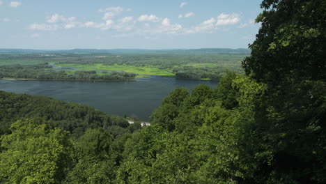 Panorama-Of-Mississippi-River-And-Verdant-Trees-In-The-Forest-In-Great-River-Bluffs-State-Park