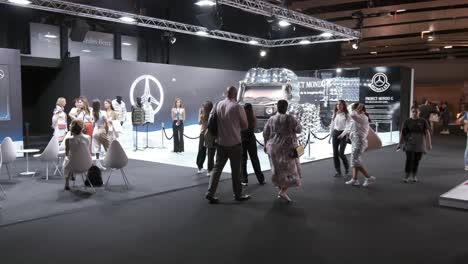 Eleganz-Zur-Schau:-Talente-Auf-Der-Mercedes-Benz-Fashion-Week-Madrid-Präsentieren