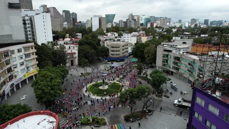 frontal-drone-shot-at-marathon-de-la-ciudad-de-mexico-in-Polanco