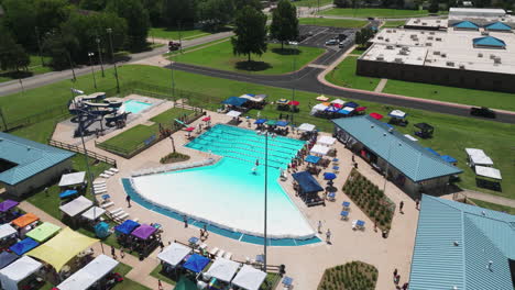 Aerial-View-Of-Aquatic-Centre-Swimming-Pool-Near-The-Siloam-Springs-Intermediate-School-In-Arkansas,-USA
