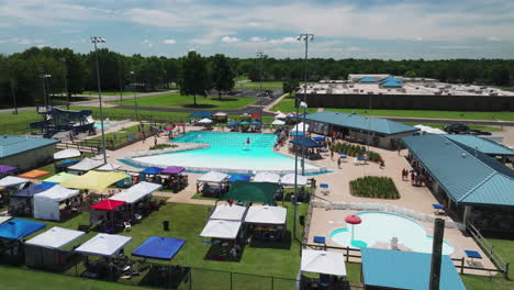 Aerial-View-Of-City-of-Siloam-Springs-Family-Aquatic-Center-Swimming-Pool-In-Arkansas,-USA