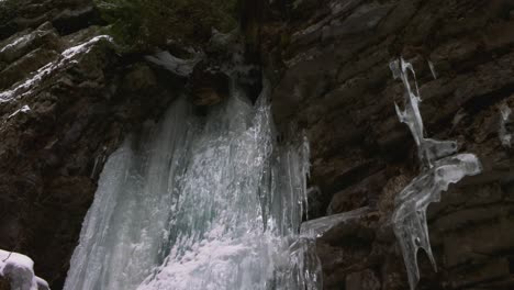Frozen-waterfall-with-icicle-covered-cliff-and-rocks,-Ausable-Chasm,-Adirondacks