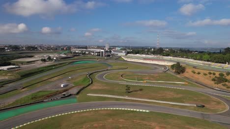 Vista-Por-Drones-Del-Circuito-De-Carreras-En-El-Circuito-De-Interlagos-De-Brasil