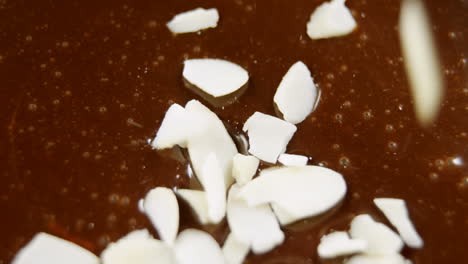 Zutaten-Werden-In-Geschmolzener-Schokolade-4k-Gemischt