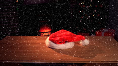 Videokomposition-Mit-Fallendem-Schnee-über-Dem-Schreibtisch-Mit-Weihnachtsmütze