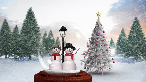 Niedliche-Weihnachtsanimation-Eines-Schneemannpaares-In-Einer-Schneekugel-Im-Magischen-Wald-4k