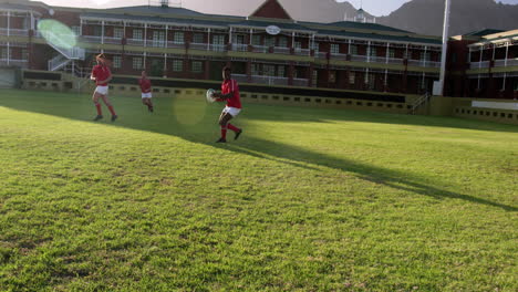 Jugadores-De-Rugby-Masculinos-Jugando-Rugby-En-El-Estadio-4k