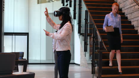 Businesswoman-using-virtual-reality-headset-in-office-4k