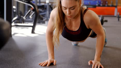 Woman-doing-push-ups-in-fitness-studio-4k