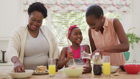Abuela-Afroamericana,-Madre-E-Hija-Preparando-La-Cena-En-La-Cocina-De-Casa